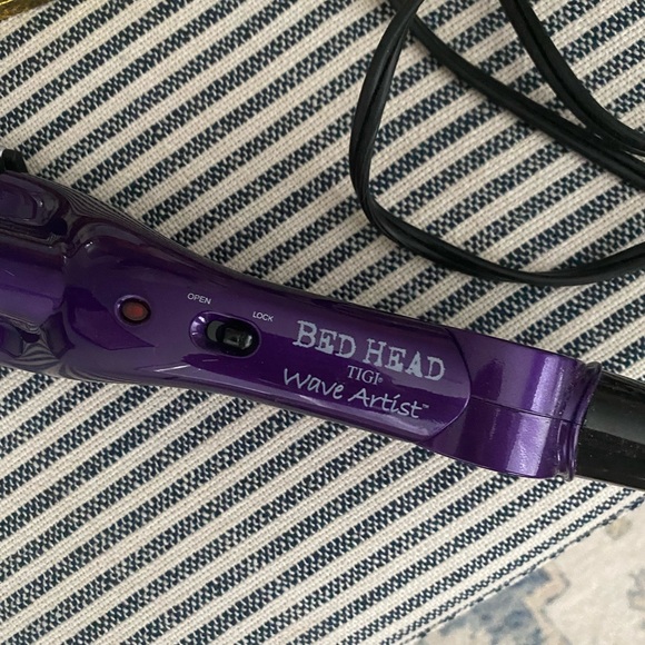 Bed Head Wave Artist Curling Iron - Picture 3 of 3